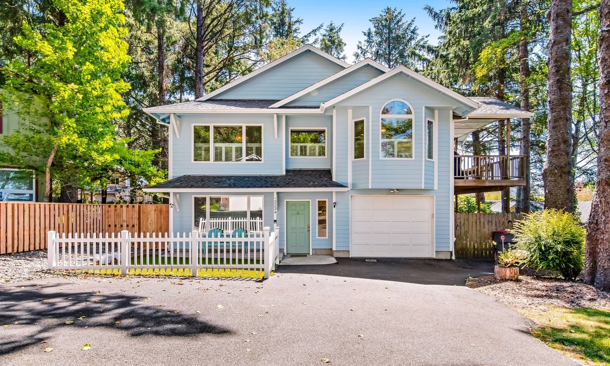 Tolovana Park House | Spacious home with fenced yard, deck, grill, fast WiFi, & game room