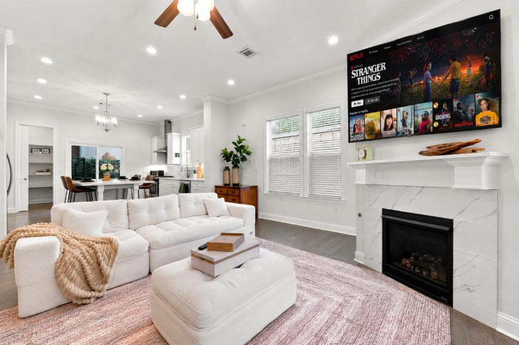 Spring Branch East Apartment | Spacious Houston Home with Private Yard & Hot Tub