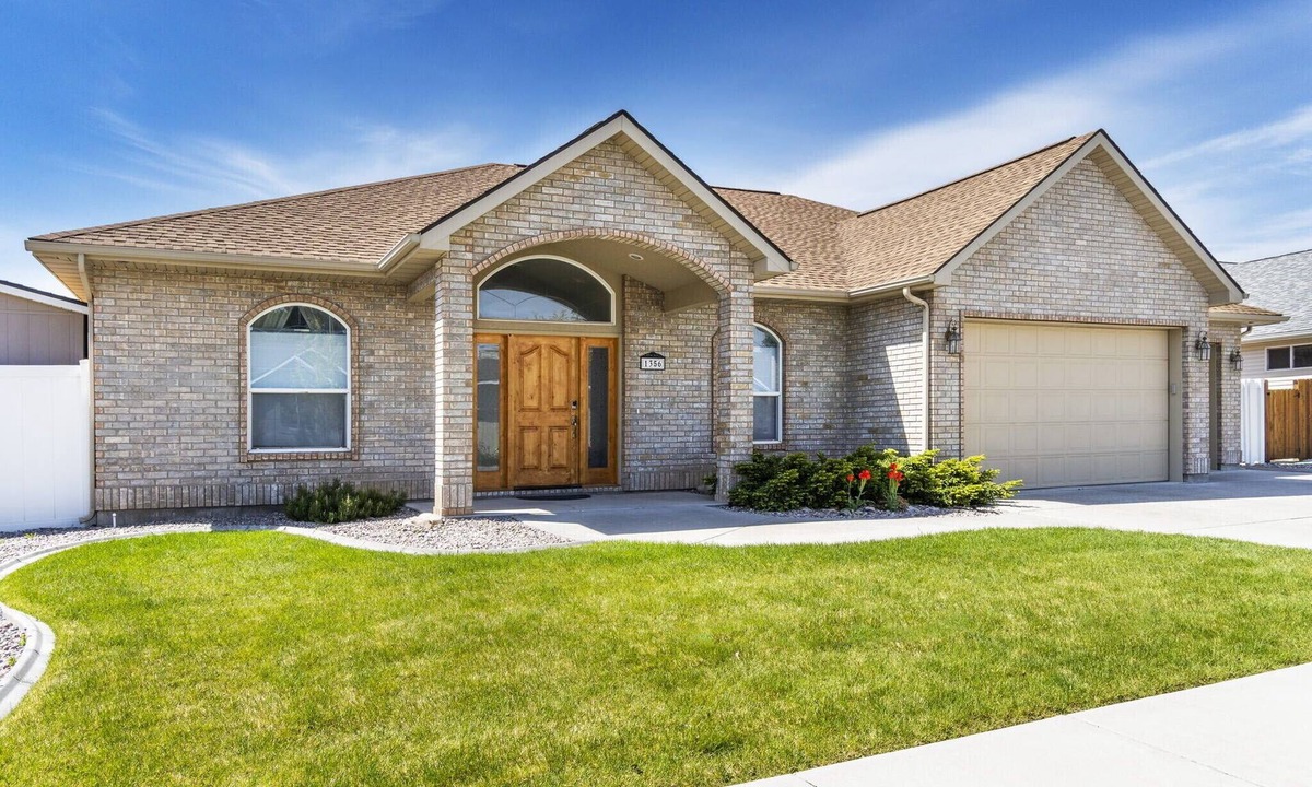Twin Falls House | Spacious/King bed/bbq/Quality furnishings/Lg suite