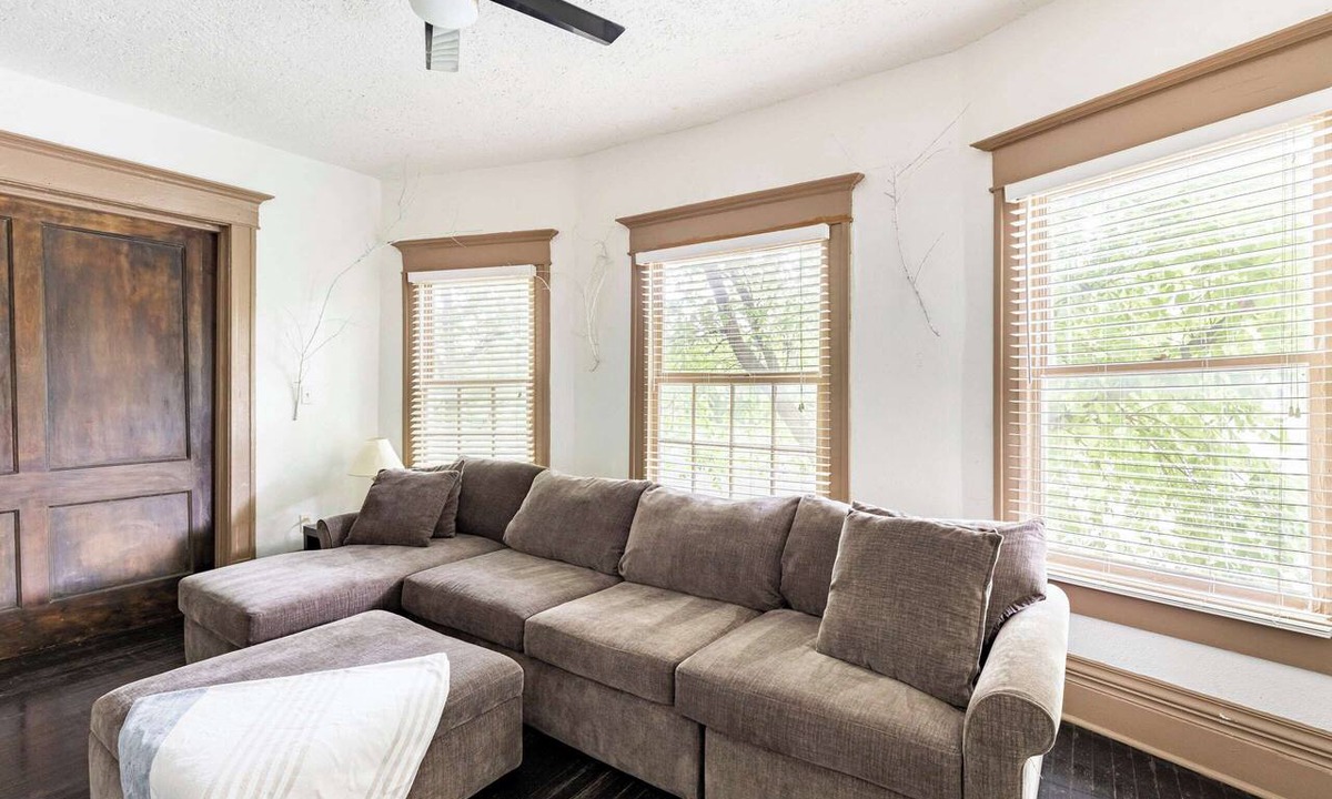Old East Dallas Apartment | Spacious Modern Apartment with Large Living Room