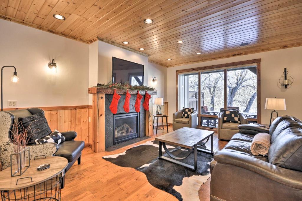Red Lodge House | Spacious Red Lodge Townhome Private Hot Tub!