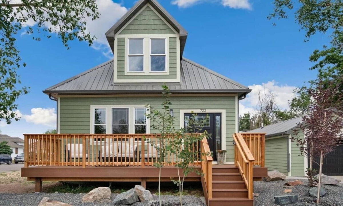 Cheyenne House | Spacious Retreat Downtown Location with Game Room