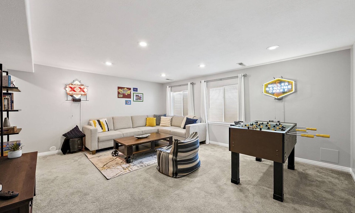 South Jordan House | Spacious, Stylish, & Perfect for Families! Centrally Located Near Everything!