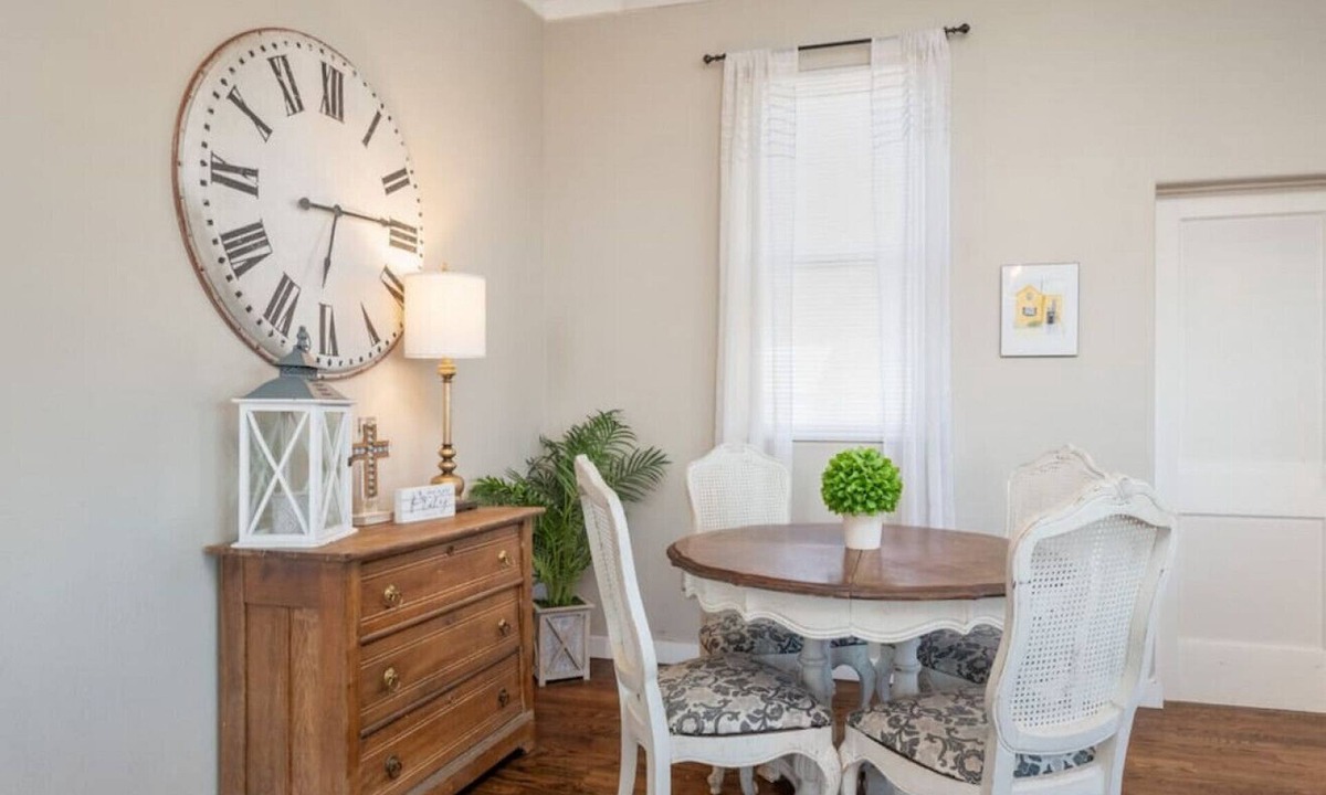 Franklin to the Fort Cottage | Spacious Vintage Home on the Bitterroot Bike Trail