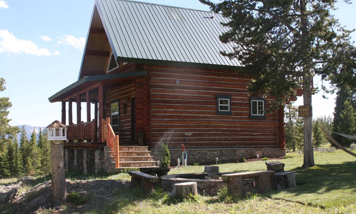 Emigrant Cabin | Special Cabin -Close to Yellowstone w/Remote Setting