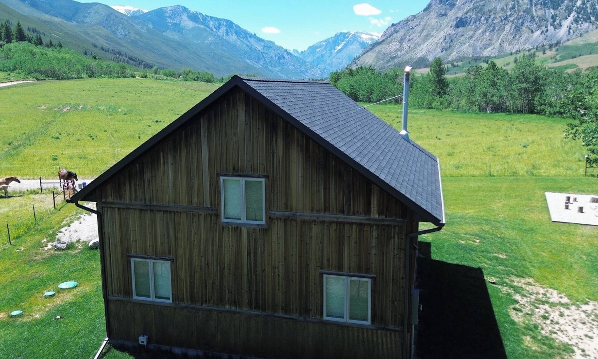 Roscoe House | Spectacular Mountain Cabin in the heart of East Rosebud Mountains