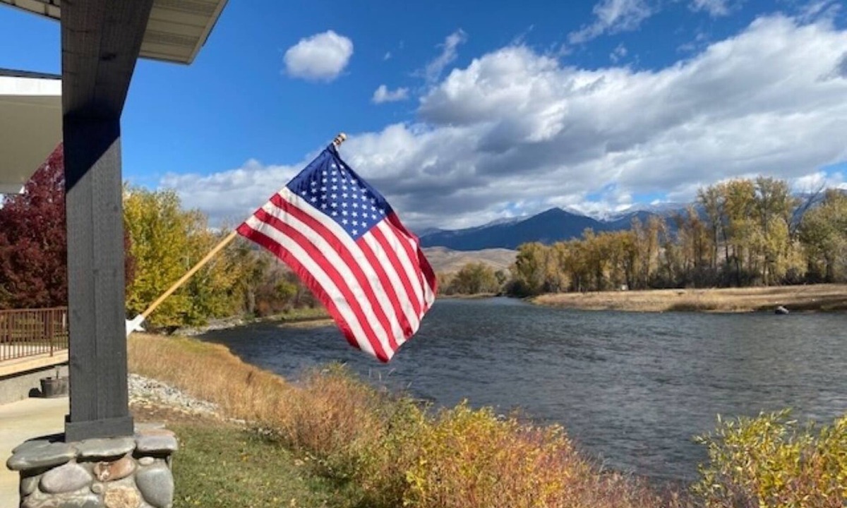 Salmon Cottage | Spectacular Riverfront guest house with unparalleled river & mountain views!