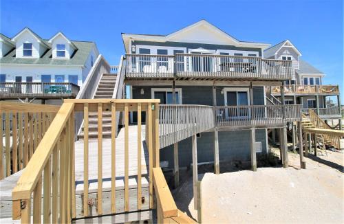 North Topsail Beach Apartment | Spindrift Spacious 5BR oceanfront home in North Topsail Beach, ideal for 16 guests