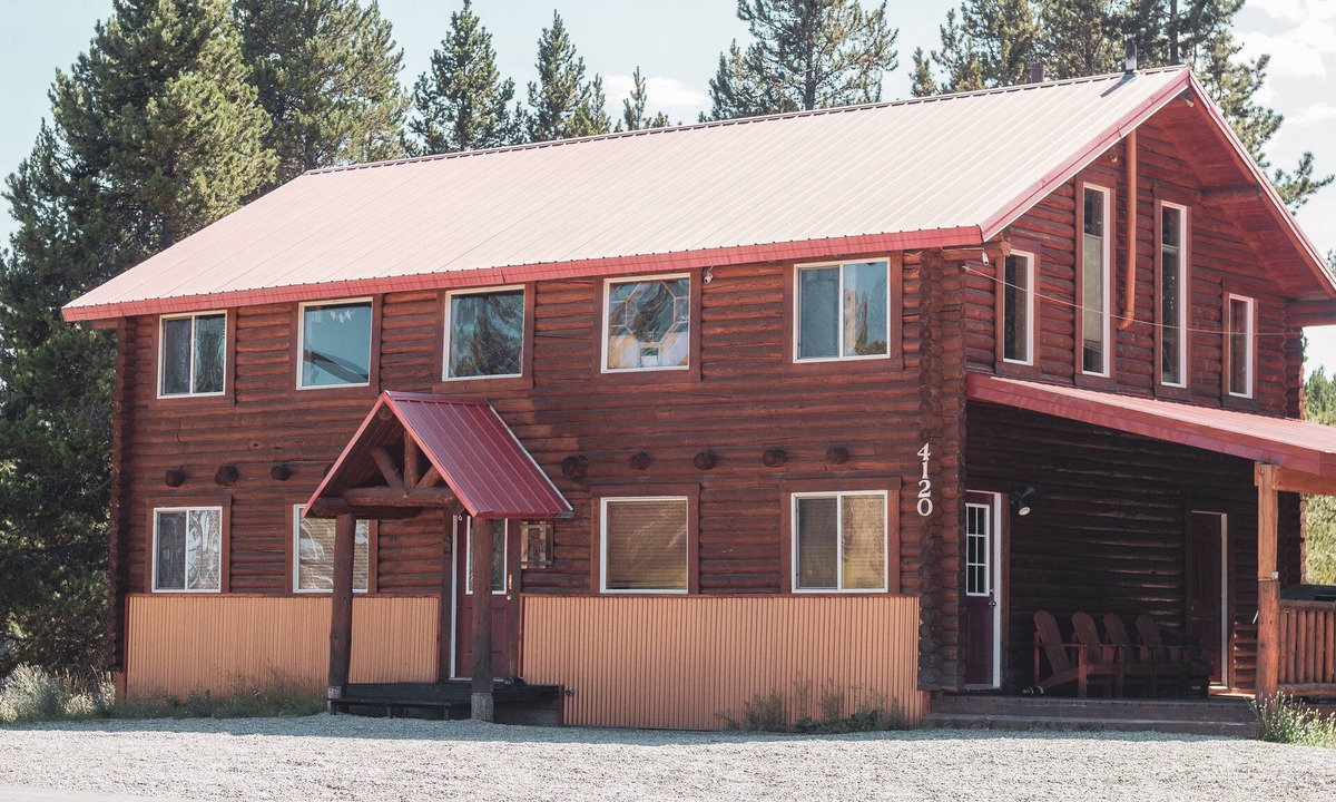 Island Park Cabin | Sportsman Cabin, 15 miles to West Yellowstone ! Hot Tub, on Snowmobile Trail.