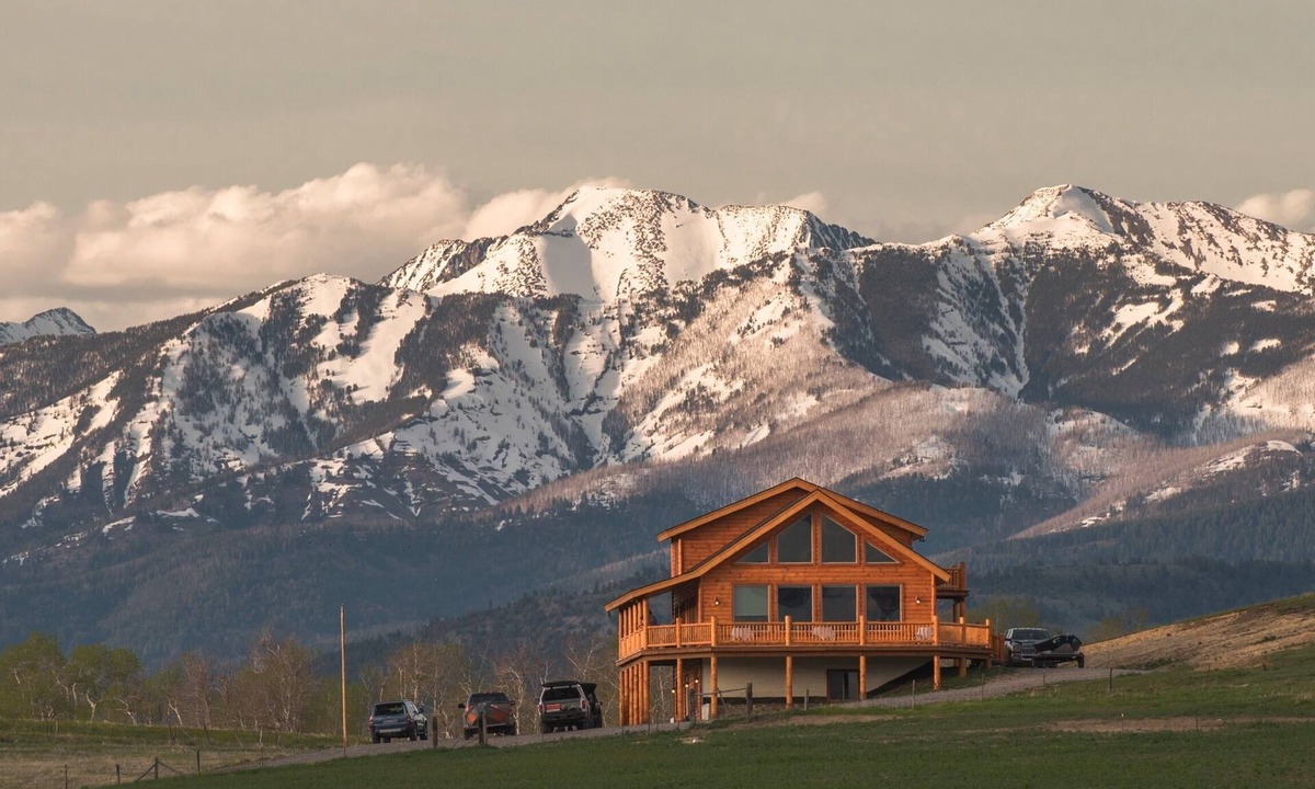 Clyde Park Cabin | Spring Creek Lodge near Yellowstone National Park