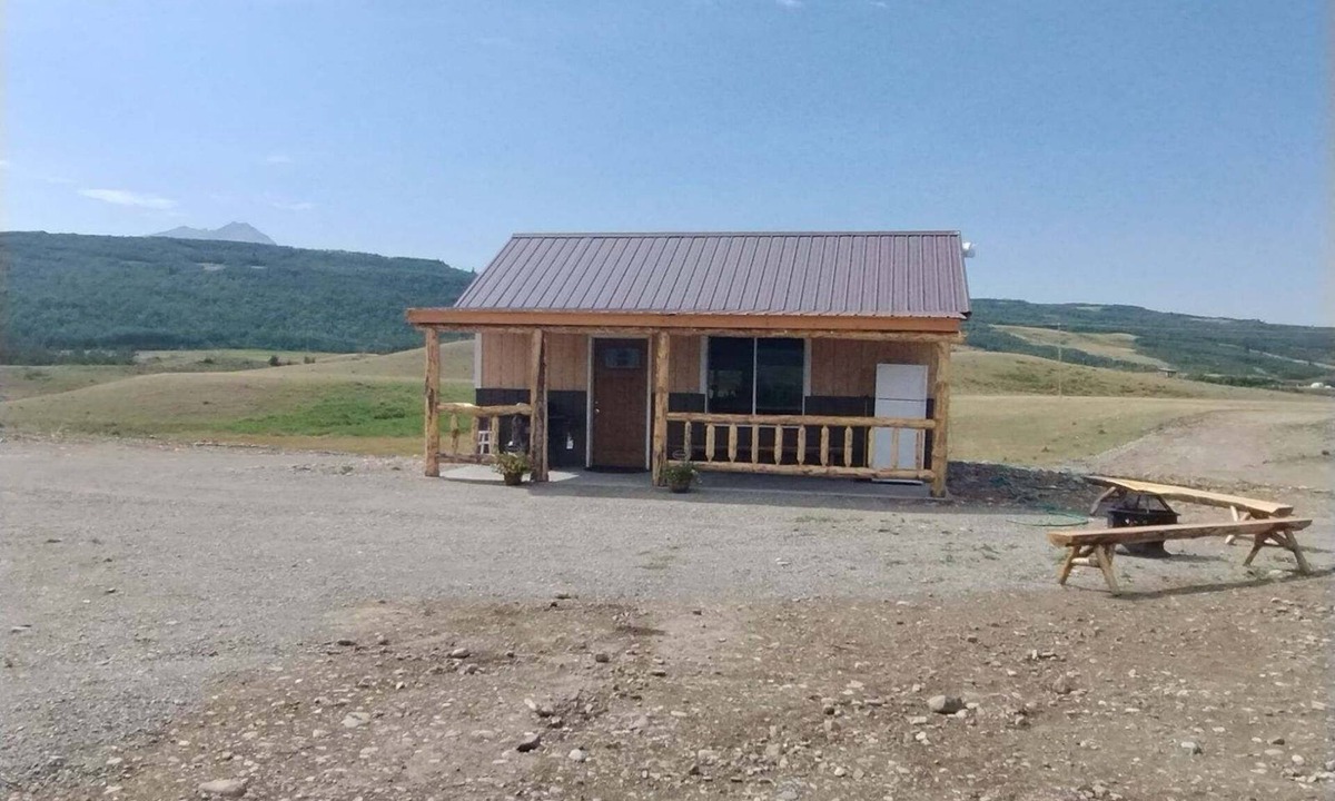 Babb Cabin | St. Mary, Many Glacier, Waterton area cabin