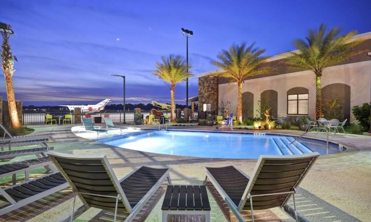 Saint Simons Island Hotel | St. Simons Island Retreat near Attractions: 2 Spacious Units w/Kitchenette,Pool