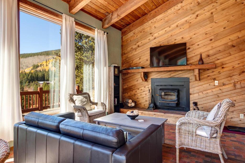 Sherwood Forest House | Starlit House