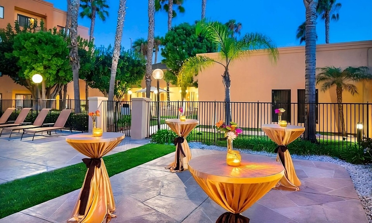 Torrance House | Stay Here For A Night Away! Outdoor Pool, Free Parking, Near Long Beach Museum