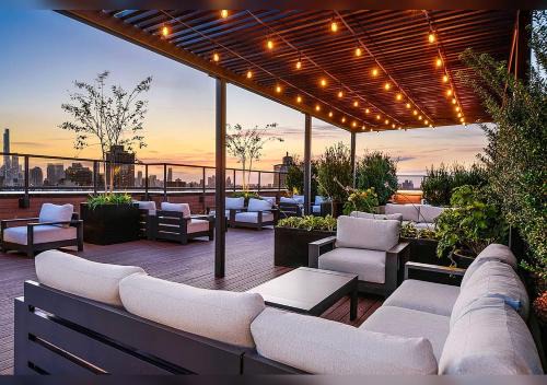 Upper East Side House | Stay in NYC steps away from Central Park
