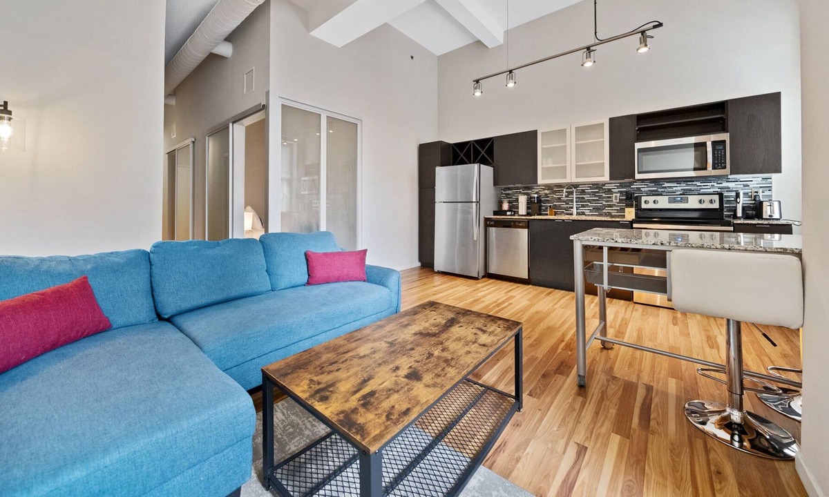 Downtown Cincinnati Condo | Stay in Style at this Lavish Condo w/ Incredible Amenities & Pool 407
