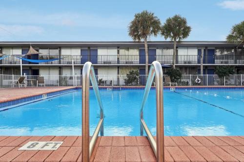 Davenport Hotel | Stayable Davenport