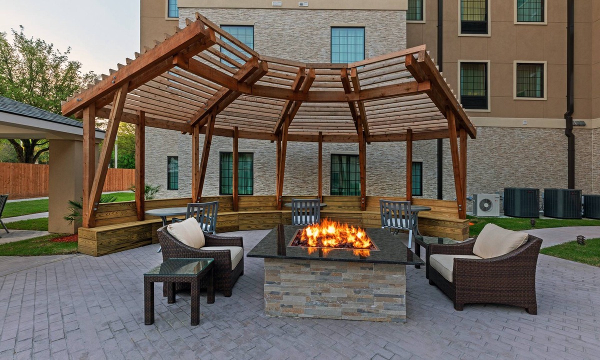Humble Hotel | Staybridge Suites IAH Airport East by IHG