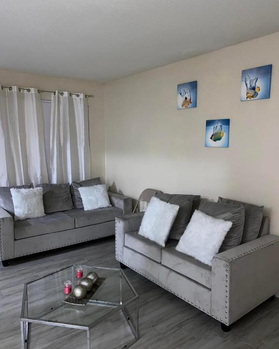 Memorial Apartment | StayCation -Memorial Galleria- Very Spacious Apt - Free Parking & Wifi