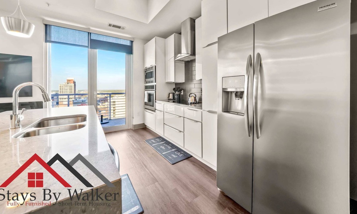 Second Ward Condo | StaysByWalker 3BR Lux Uptown | Spa/Gym/KingBed