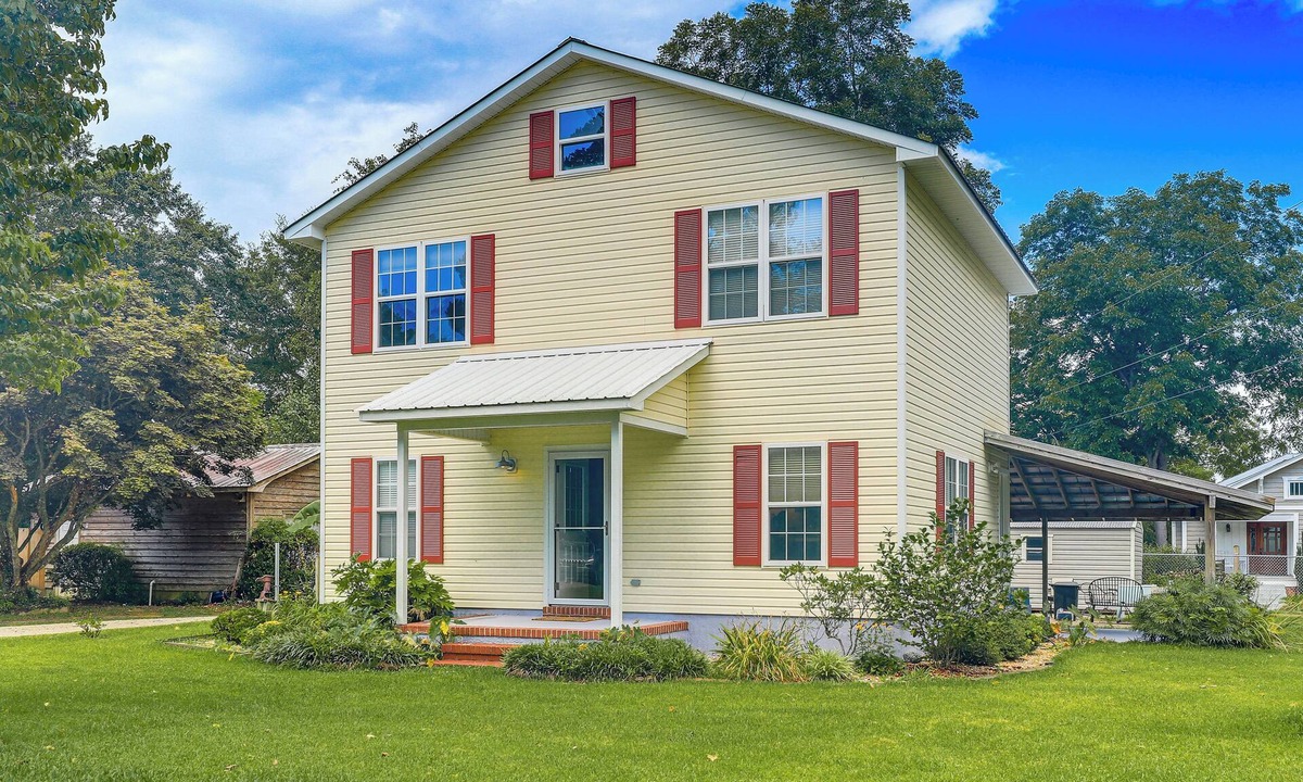 Stella House | Stella Home w/ River View: 10 Mi to Hammocks Beach