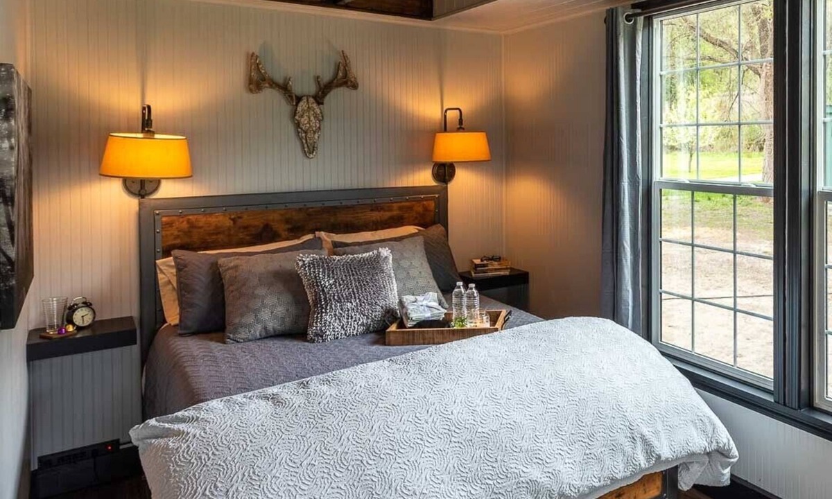 Libby House | Steps away from the beautiful Kootenai River; Timber River Guest House.