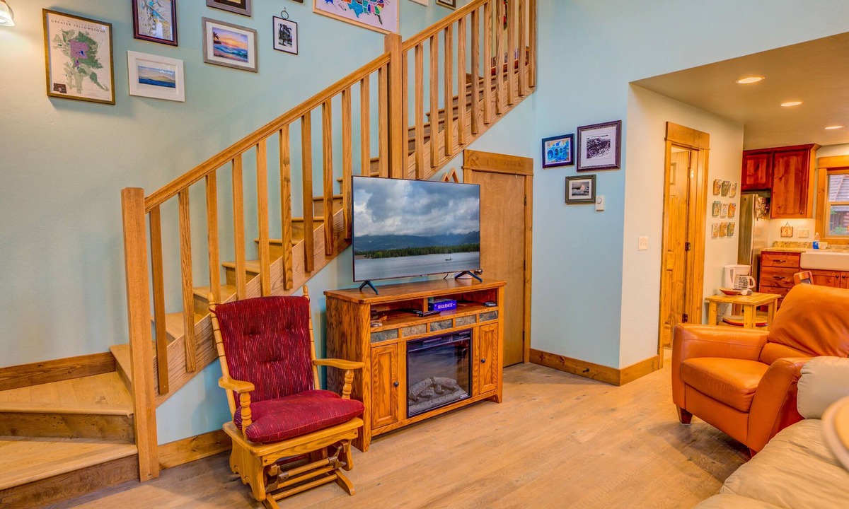 West Yellowstone House | Steps from Yellowstone- Barnes on Boundary Unit B