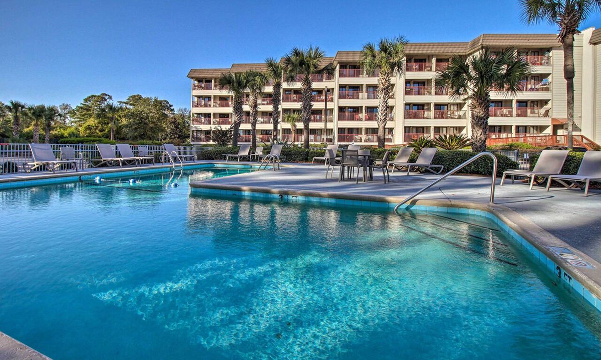 Folly Field Condo | Steps to Beach: Family-Friendly HHI Condo w/Pool