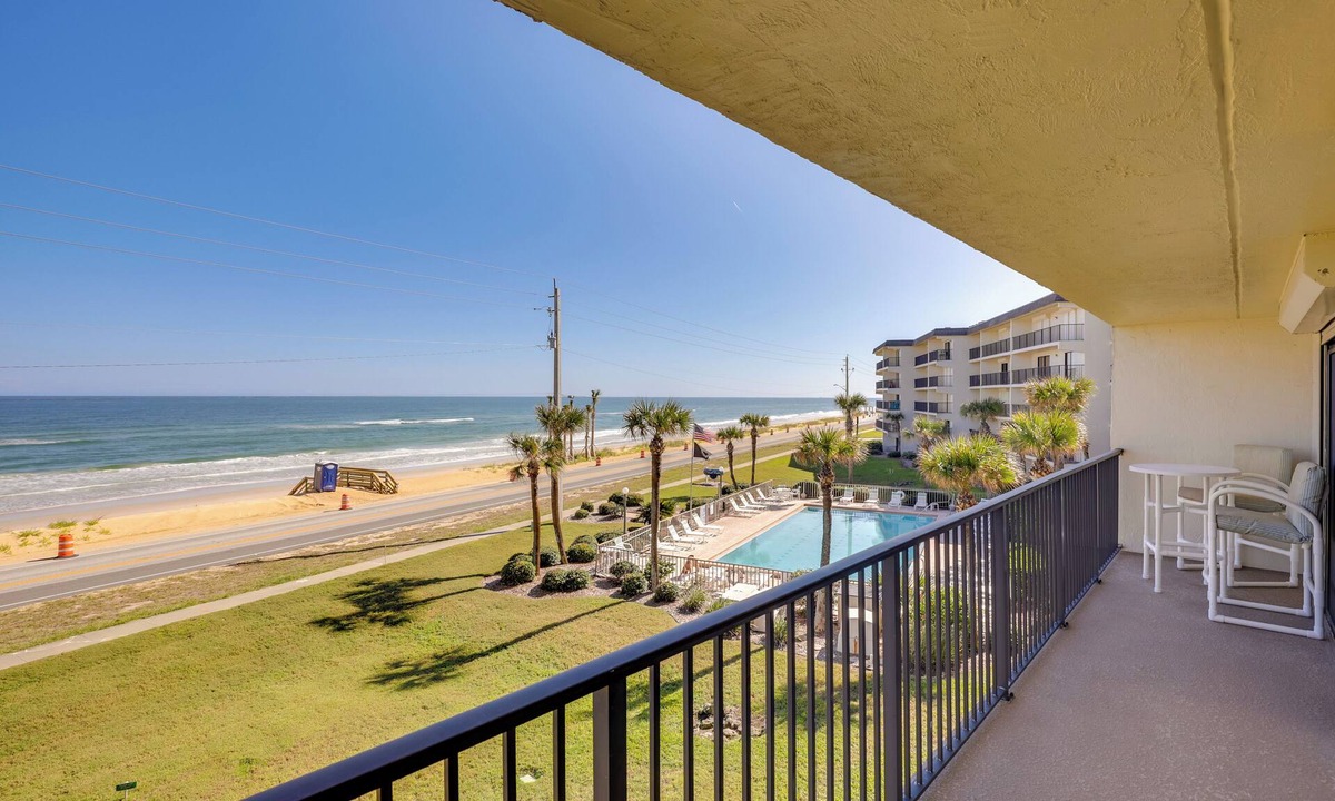 Ormond-by-the-Sea Condo | Steps to Shore: Ormond Beach Condo w/Pool Access!