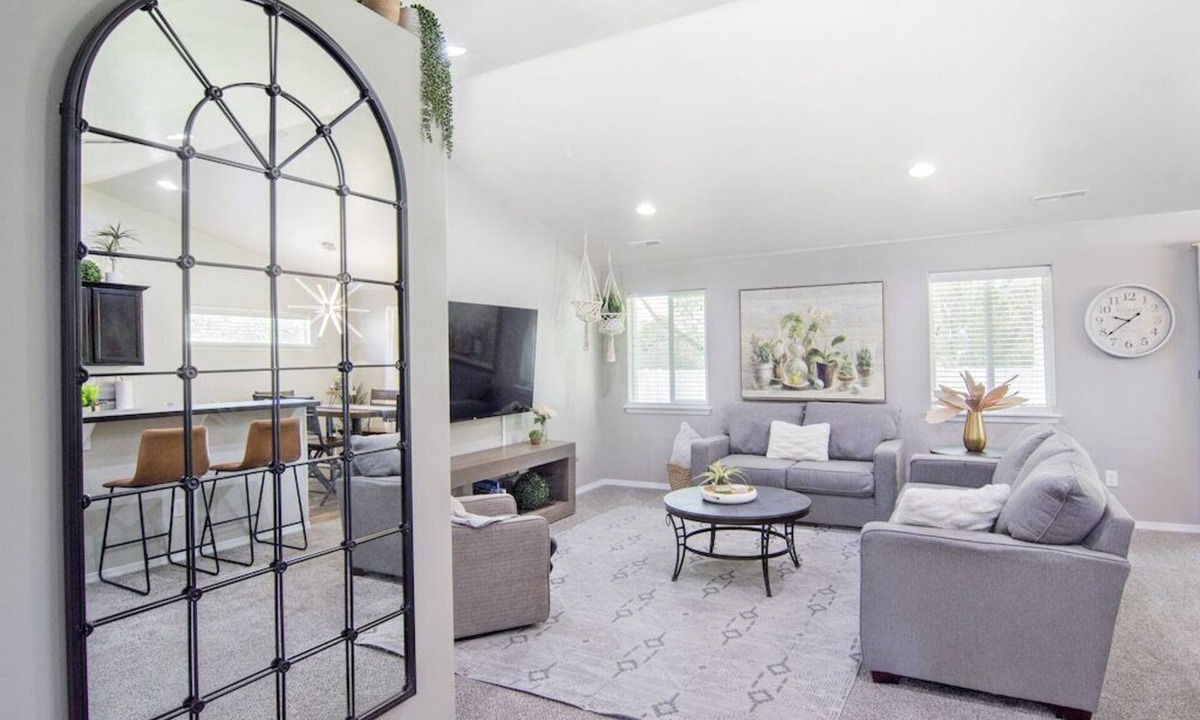 Nampa House | Stoddard Path Home | NNU | Greenbelt | Huge Yard