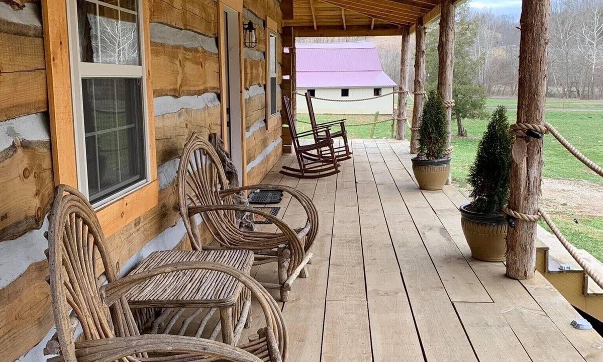 Madison Cabin | Stoney Creek - Sit back and unwind