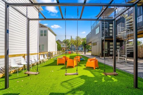 Greater East End House | Strawberry Container at EADO Juicebox