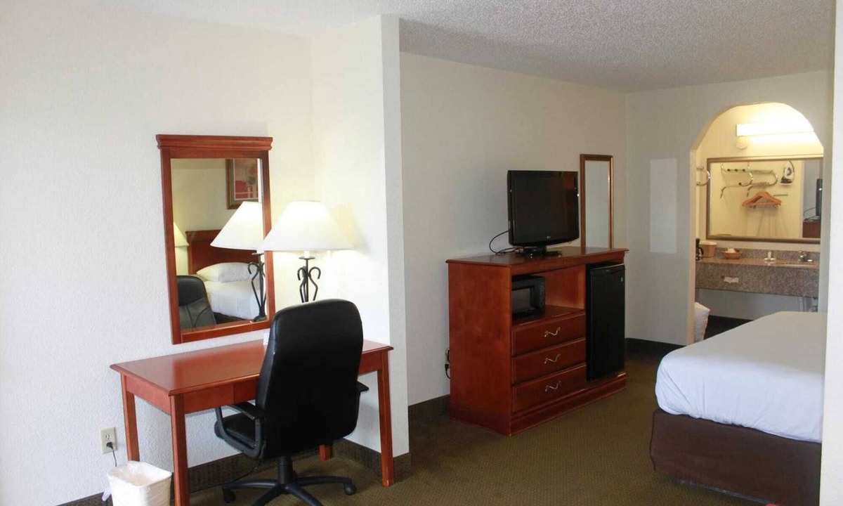 Luling Hotel | Studio 6 Luling, LA