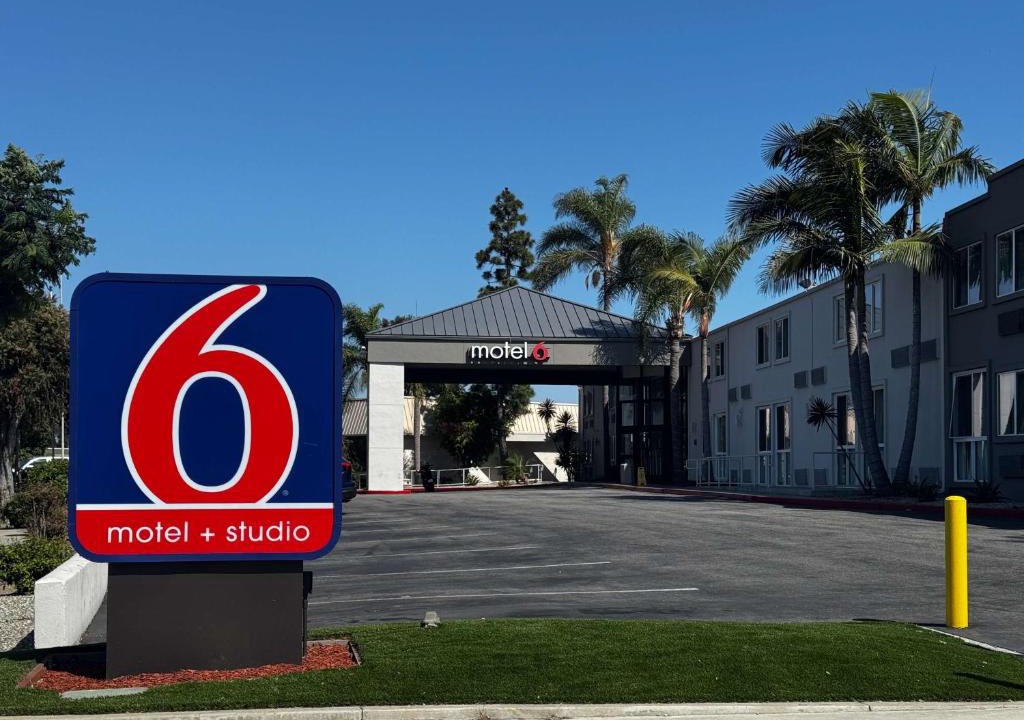Harbor Hotel | Studio 6 Suites Carson, CA