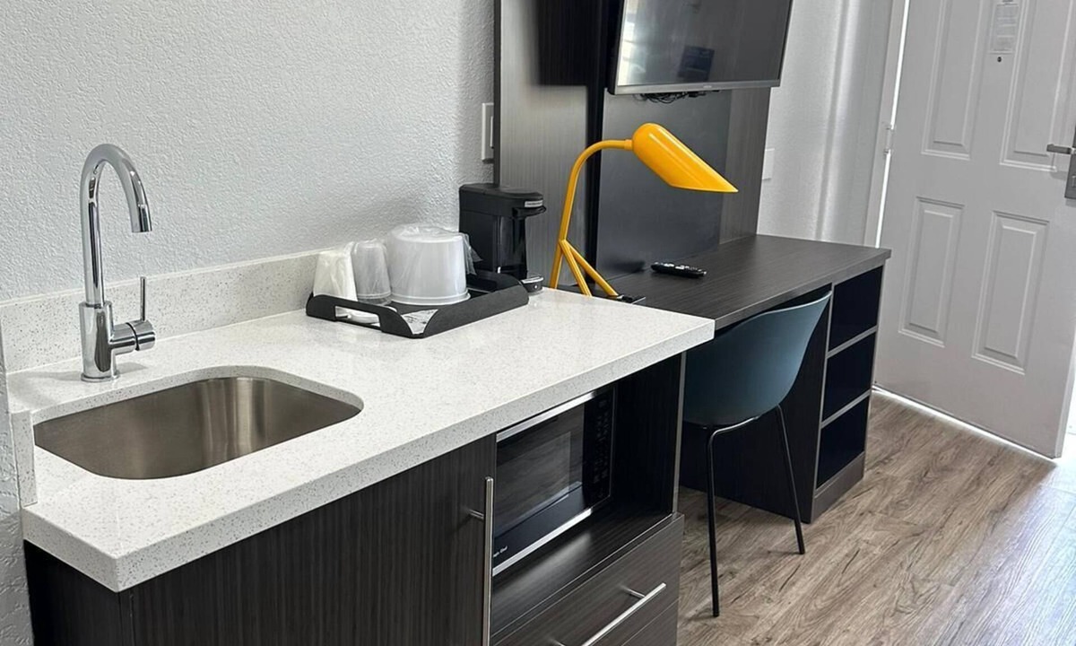 San Ysidro Hotel | Studio 6 Suites San Ysidro, CA -San Diego South Bay