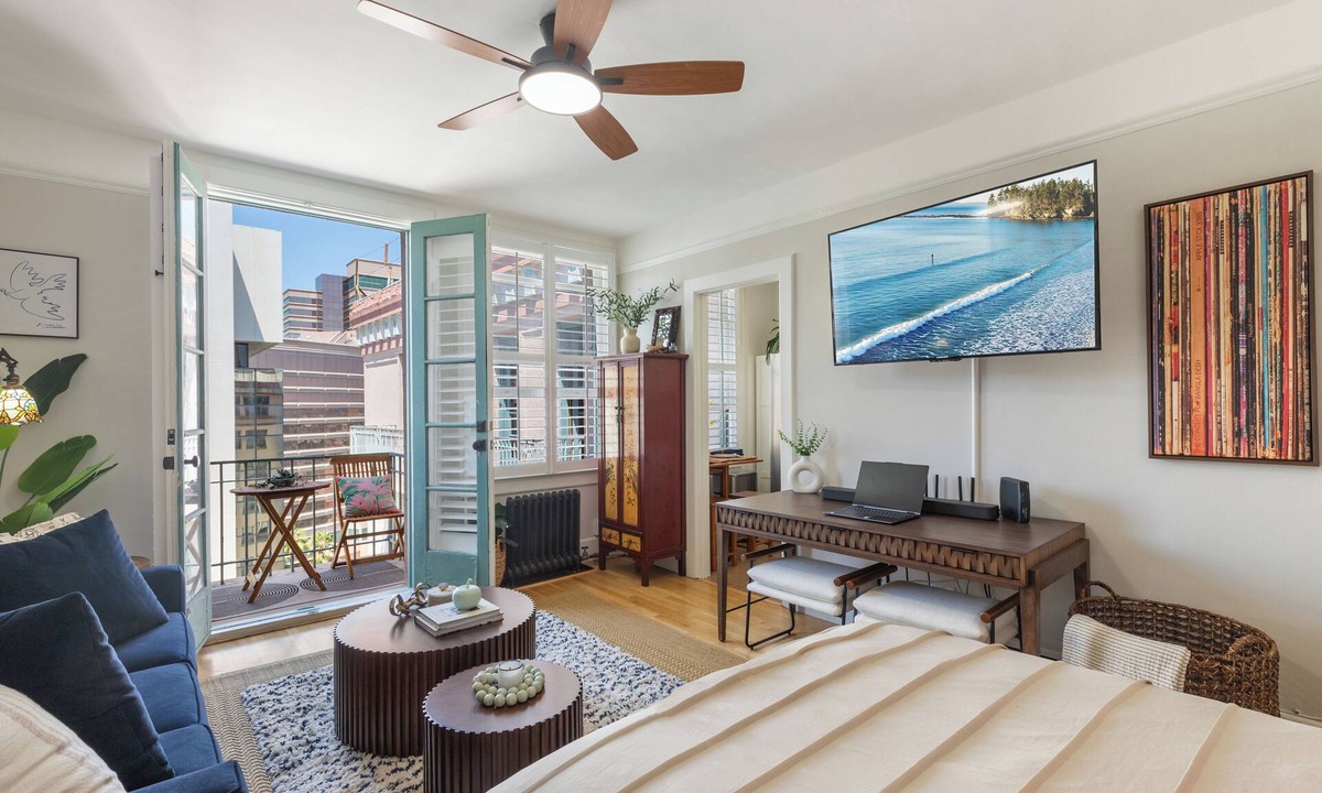 Downtown Long Beach Apartment | Studio in Downtown Long Beach