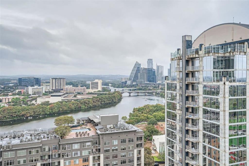 Rainey Street Historic District Apartment | Studio + Views +Rooftop pool |Rainey St