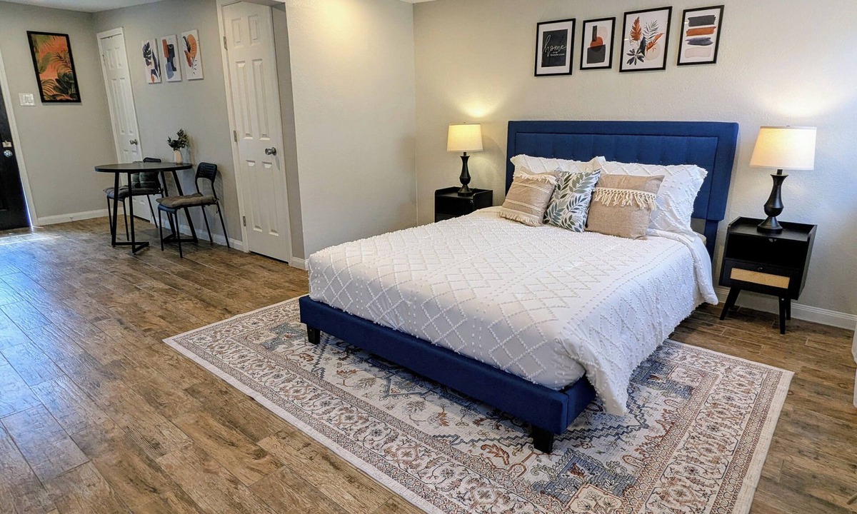Washington Ave./ Memorial Park Apartment | Studio1 in Houston's Heart: Heights-Downtown-Montrose
