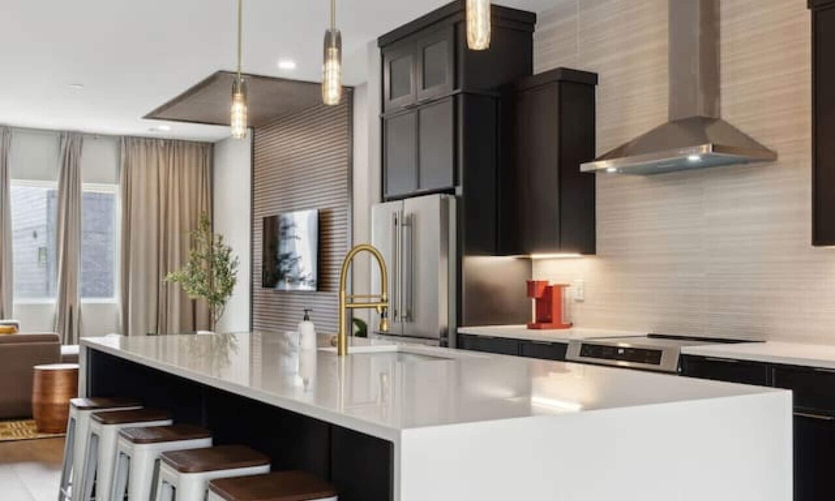 Madison House | Stunning 4 Bedroom/4.5 Bath Home w/Rooftop Deck!