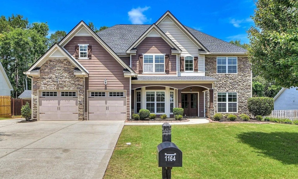 Evans House | Stunning 4-Bedroom Retreat with Resort-Style Backyard in charming Evans.