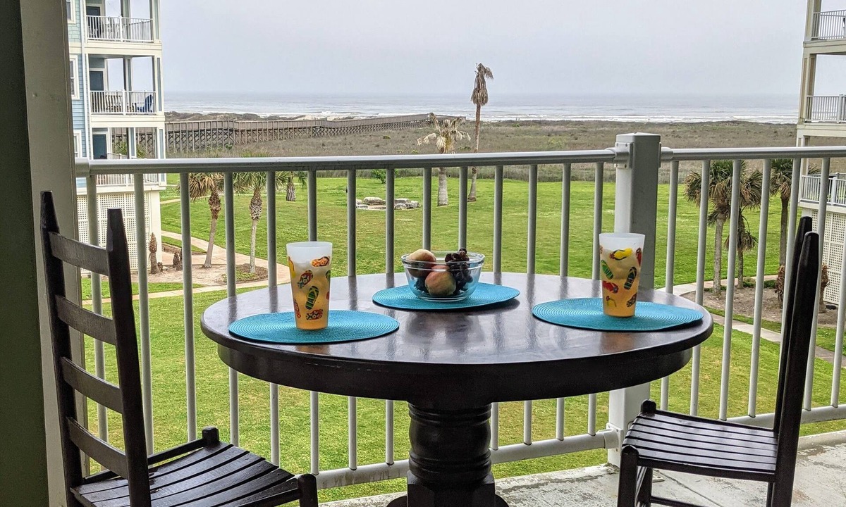 Red Fish Cove Condo | Stunning beachfront condo short walk to beach/pool