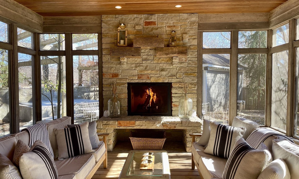 Union Pier House | Stunning home w Assoc pool, private hot tub. Walk to lake, restaurants,brewery