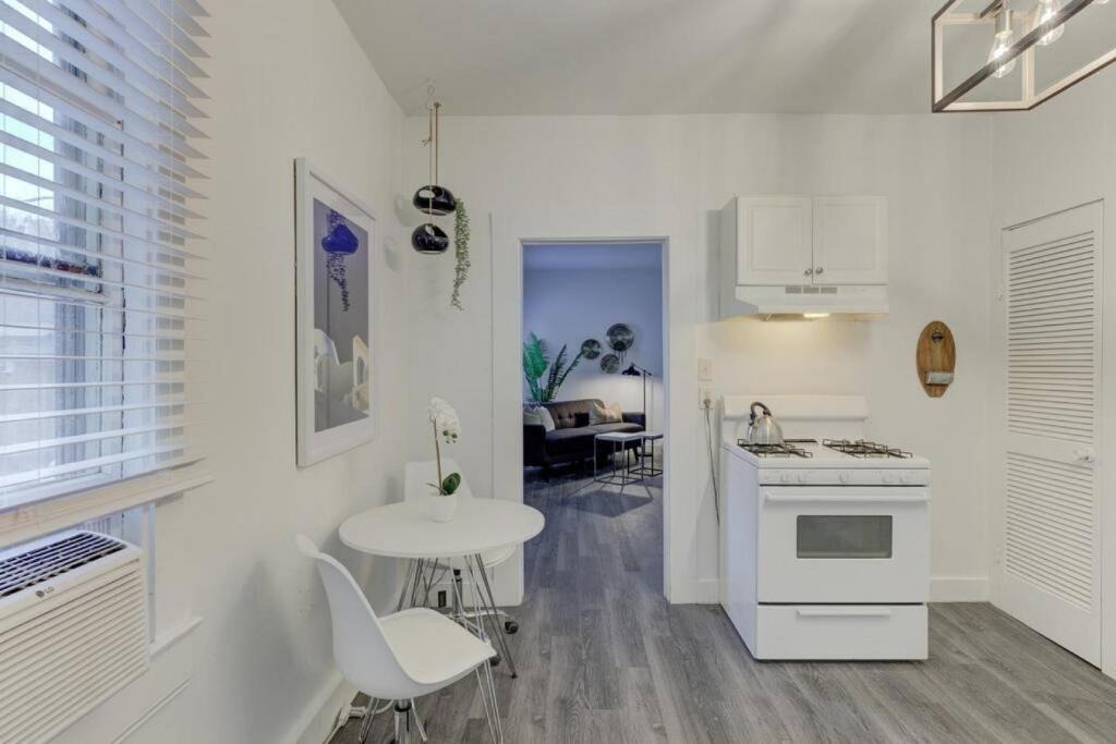 Central Gardens Apartment | Stunning Memphis Neighborhood Guest House