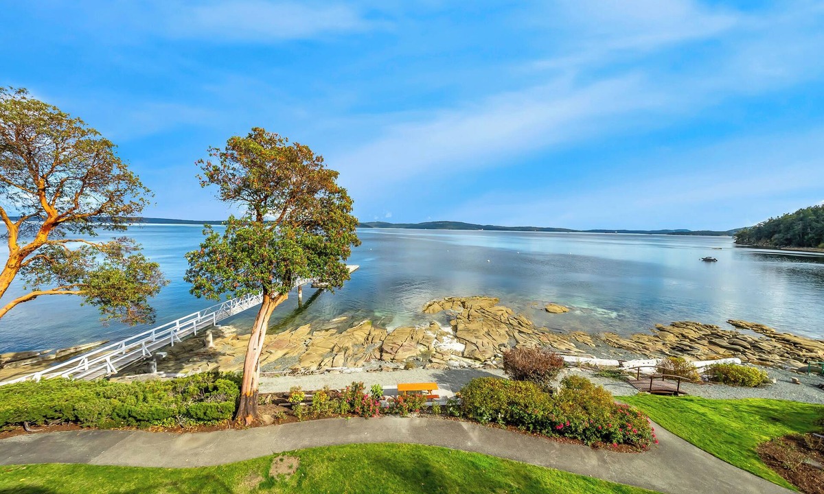 Yellow Point Condo | Stunning panoramic views! Spacious waterfront condo. *Newly renovated*