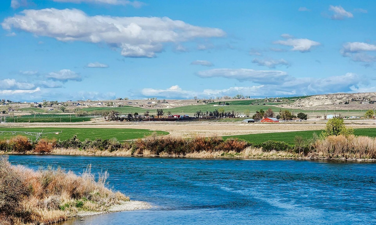 Marsing House | Stunning Riverfront home- River access with Hot Tub & Game Room!