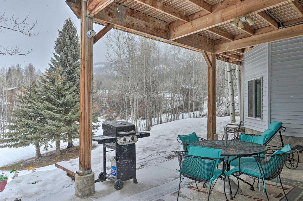 Star Valley Ranch House | Stunning Star Valley Ranch Retreat on Golf Course!