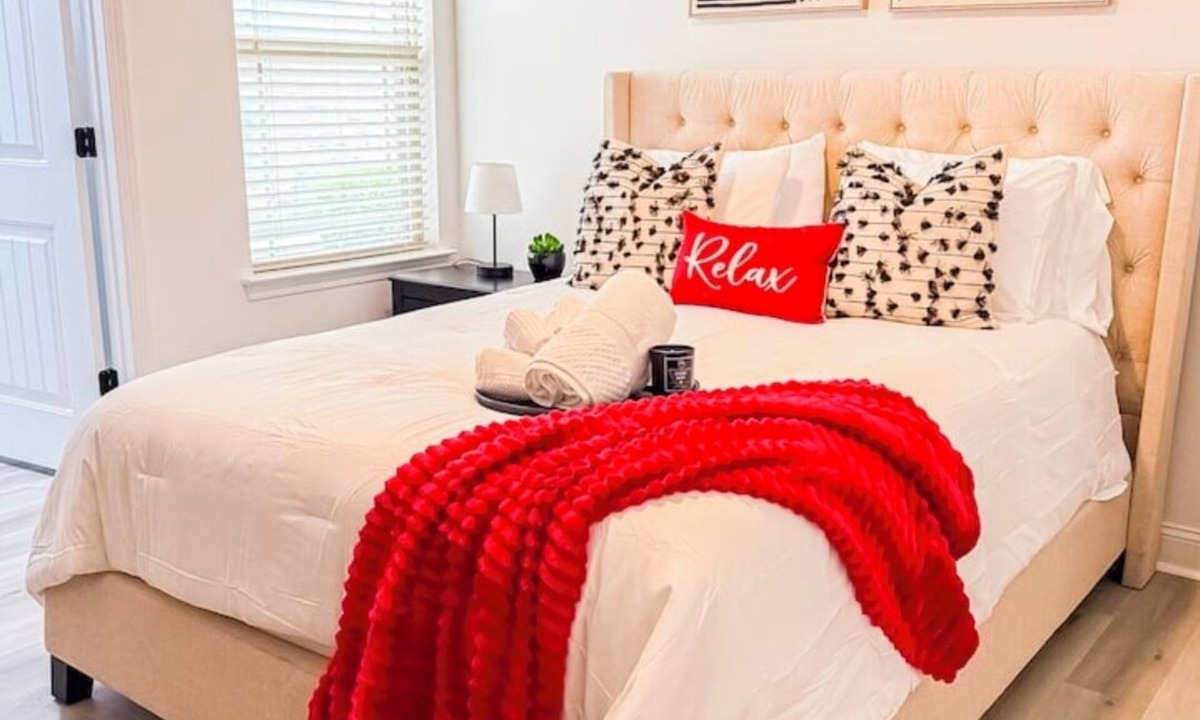 Brown Road Apartment | Stylish 1-Bedroom in Steele Creek area near Airport and Shopping!