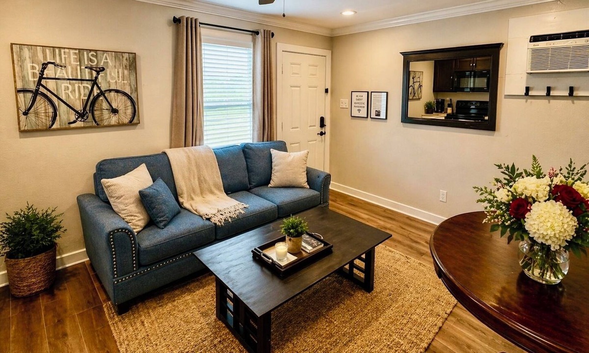 Greater East End Apartment | Stylish 1BR Full Kitchen Walkable Location Free Parking Apt A