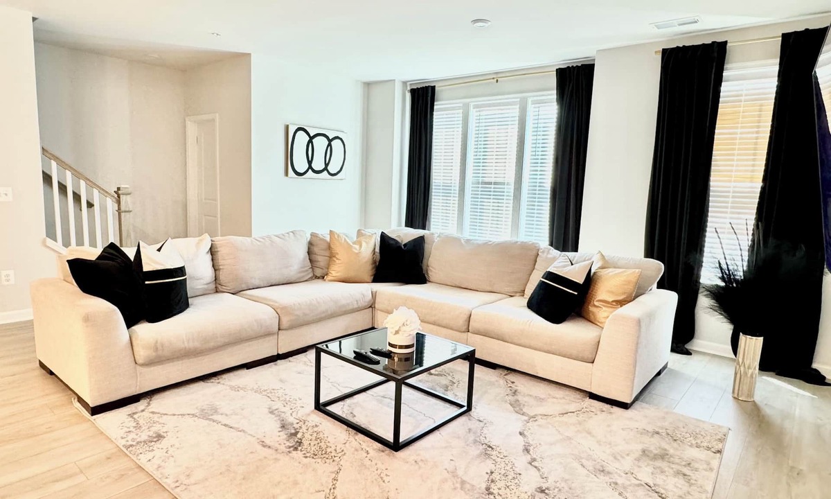 Glen Allen House | Stylish 4BR/2.5BA home for up to 10 guests with kitchen, patio, and workspace.