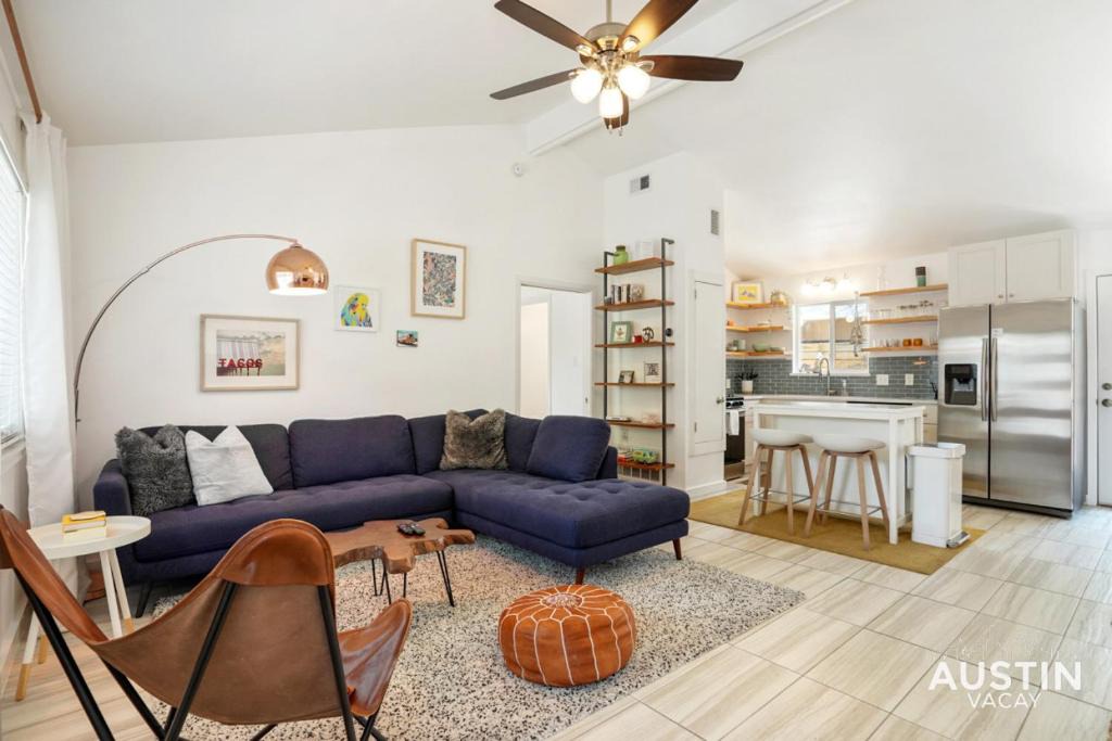 North University Apartment | Stylish Austin Retreat w Luxurious King Bed and WD